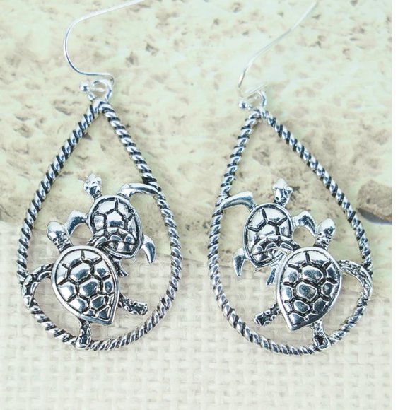 One Blessed Nana Jewelry - NWT *BOUTIQUE* SILVERTONE TURTLE DUO TEARDROP EARRINGS  Perfect  SPRING/SUMMER